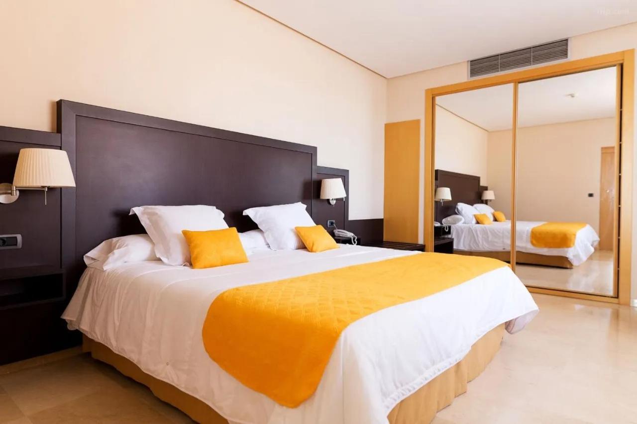 Hotel Puerta De Sahagun Ngoại thất bức ảnh