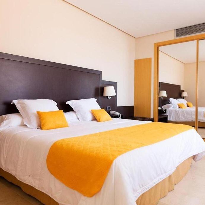 Hotel Puerta De Sahagun Ngoại thất bức ảnh